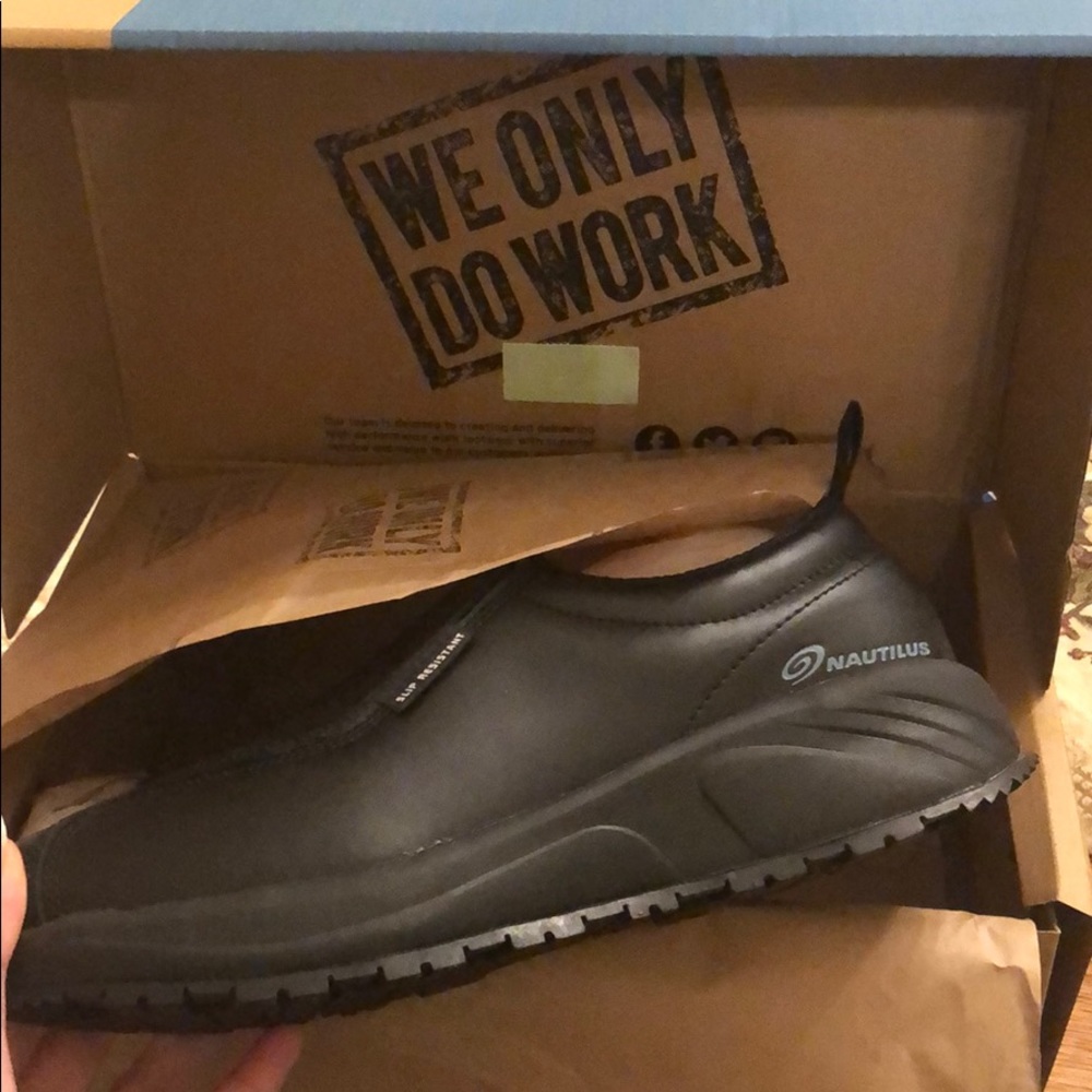 nautilus safety footwear 10 wide women
